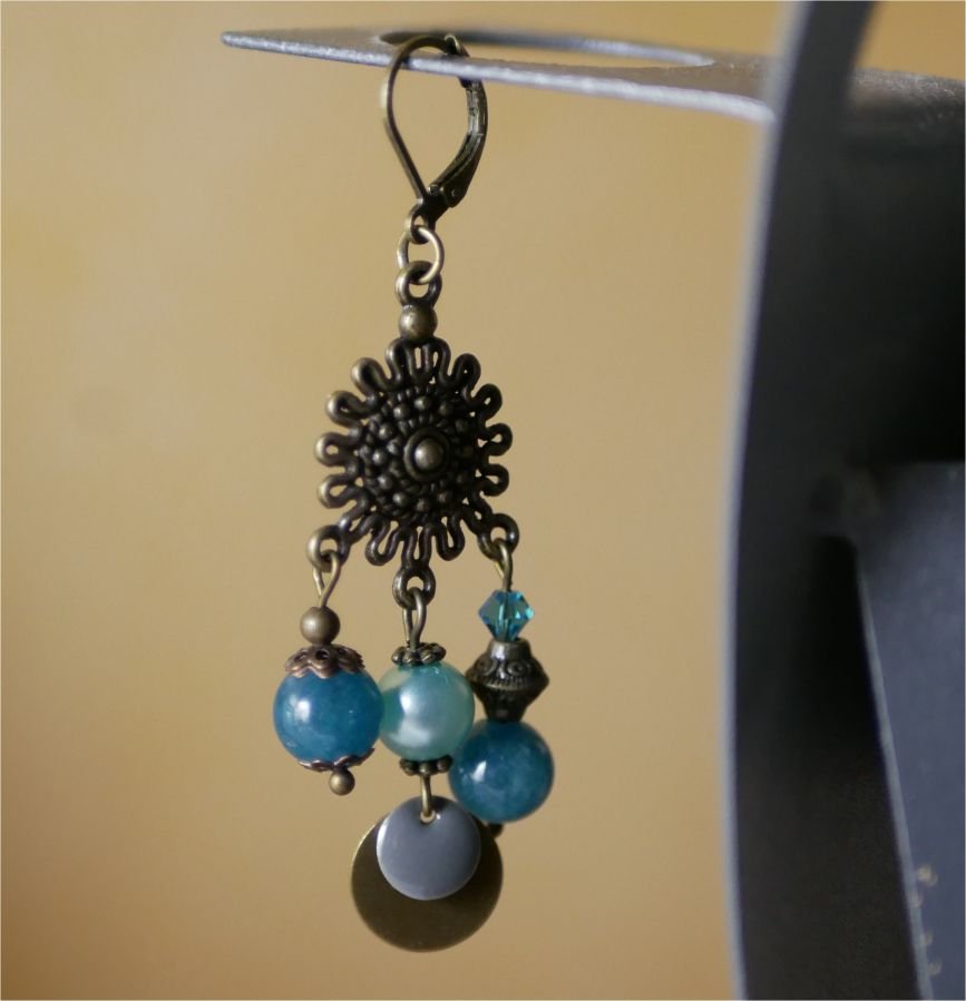 Bohemian Chandeliers och blå pärlor örhängen