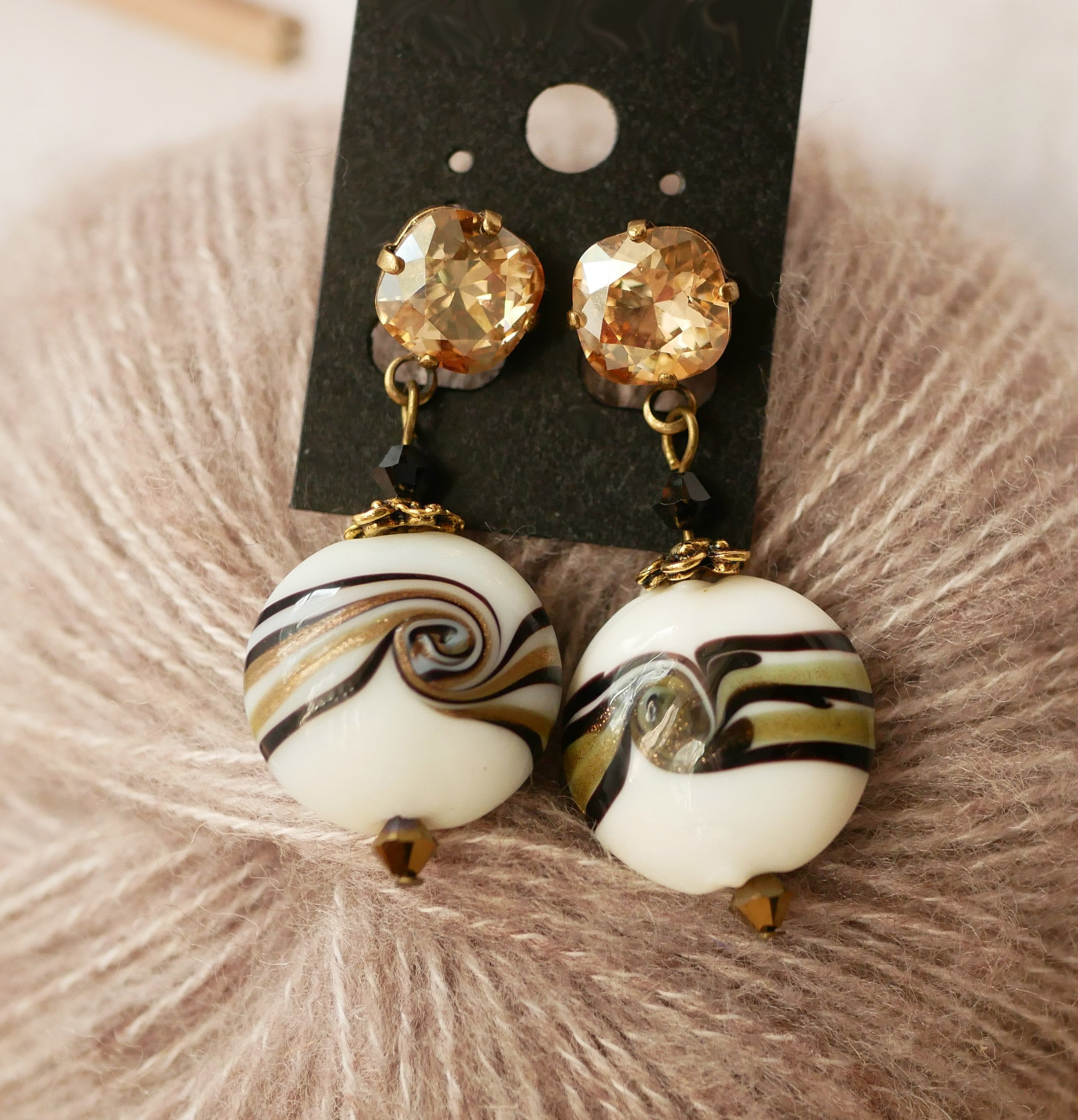 Guld Cabochon örhängen