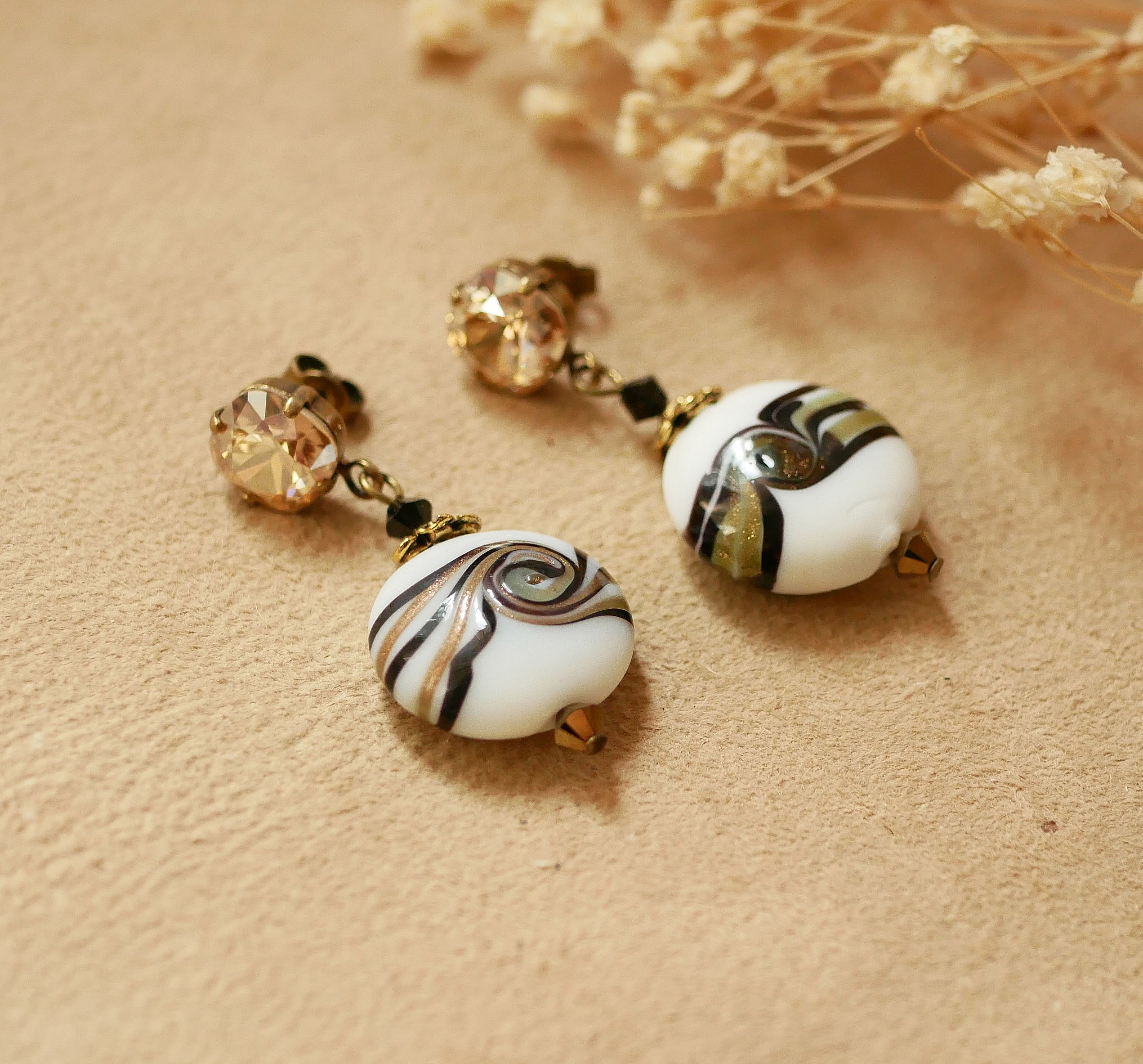 Guld Cabochon &ouml;rh&auml;ngen