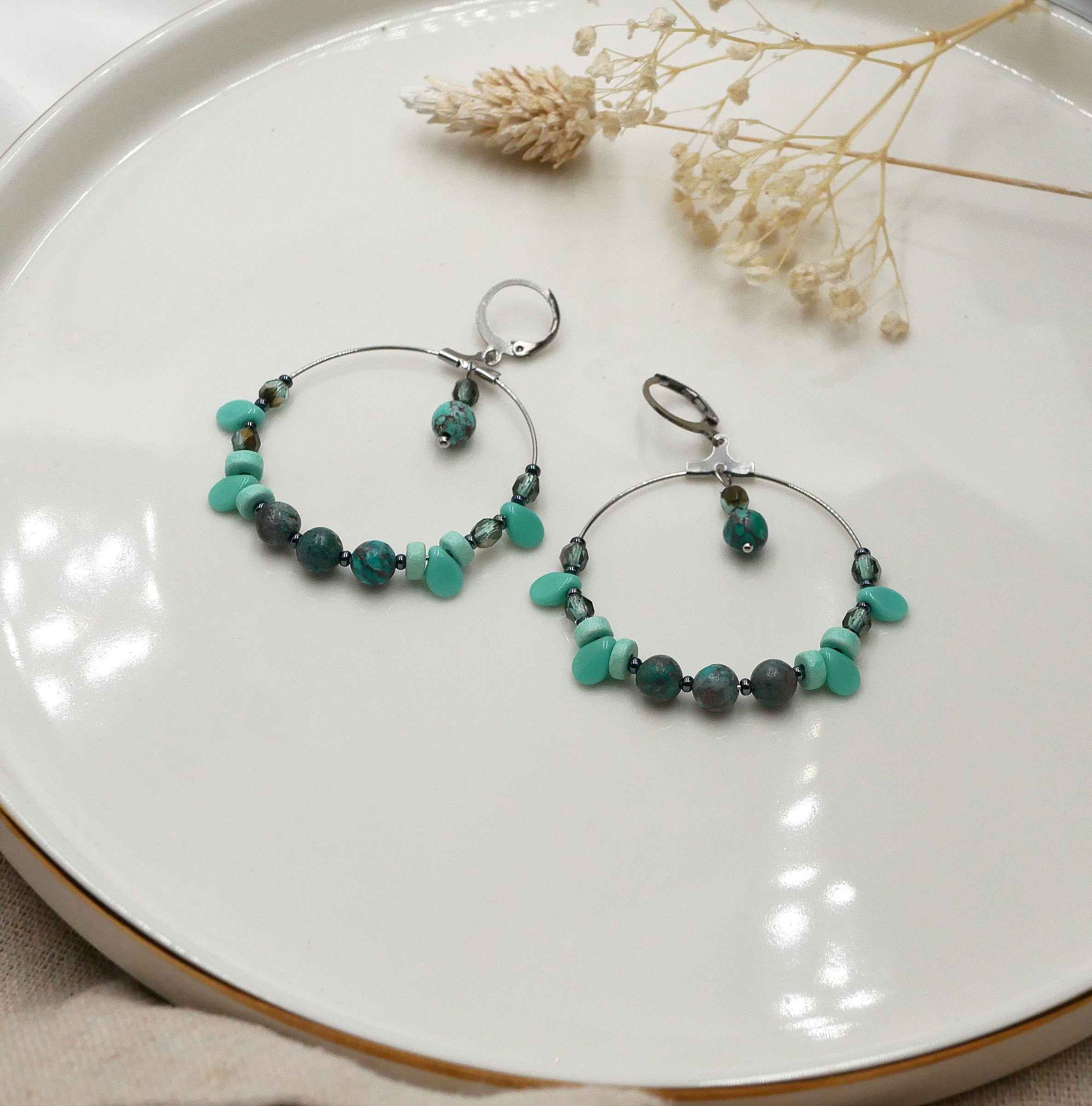 Boucles d'oreilles grandes cr&eacute;oles acier et perles turquoises