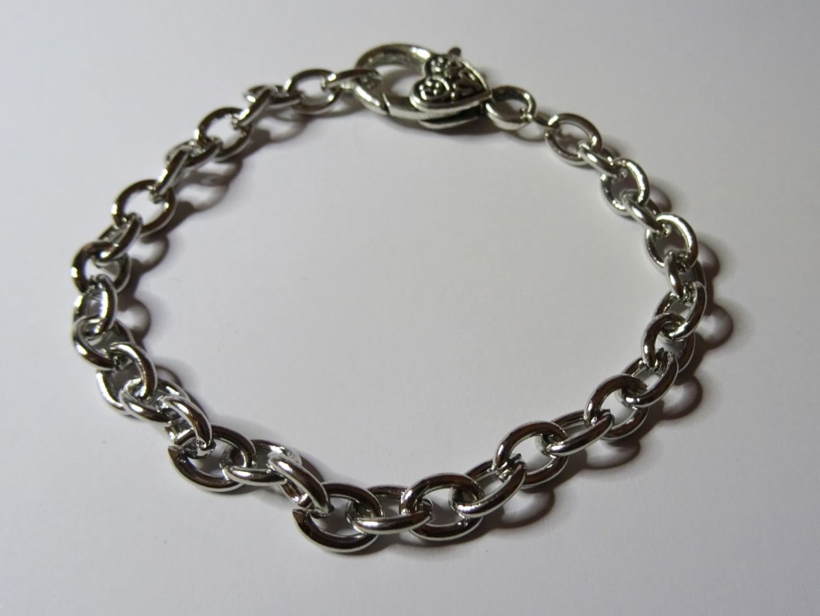 Armband silverpläterad kedja stort hjärta lås 20 cm
