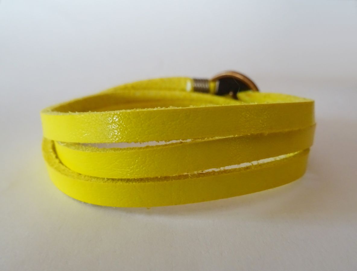 Fint gult läderarmband trippel sväng