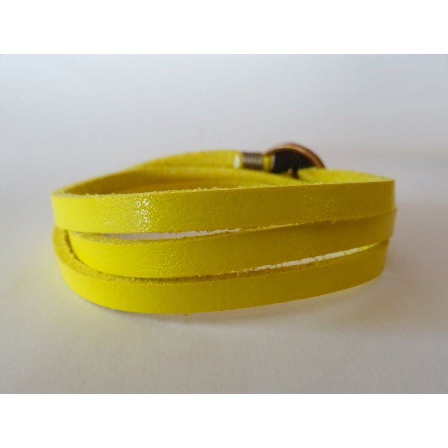 Fint gult läderarmband trippel sväng