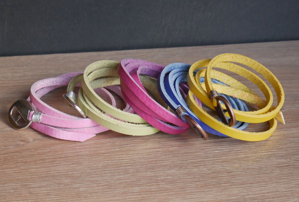 Fint gult läderarmband trippel sväng