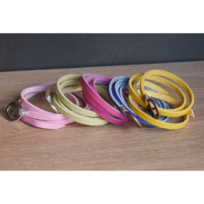 Fint gult läderarmband trippel sväng