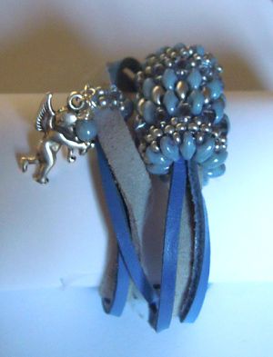 Saipan dubbel sväng läderarmband blå