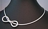 Collier en maille en argent et noeud lat&eacute;ral