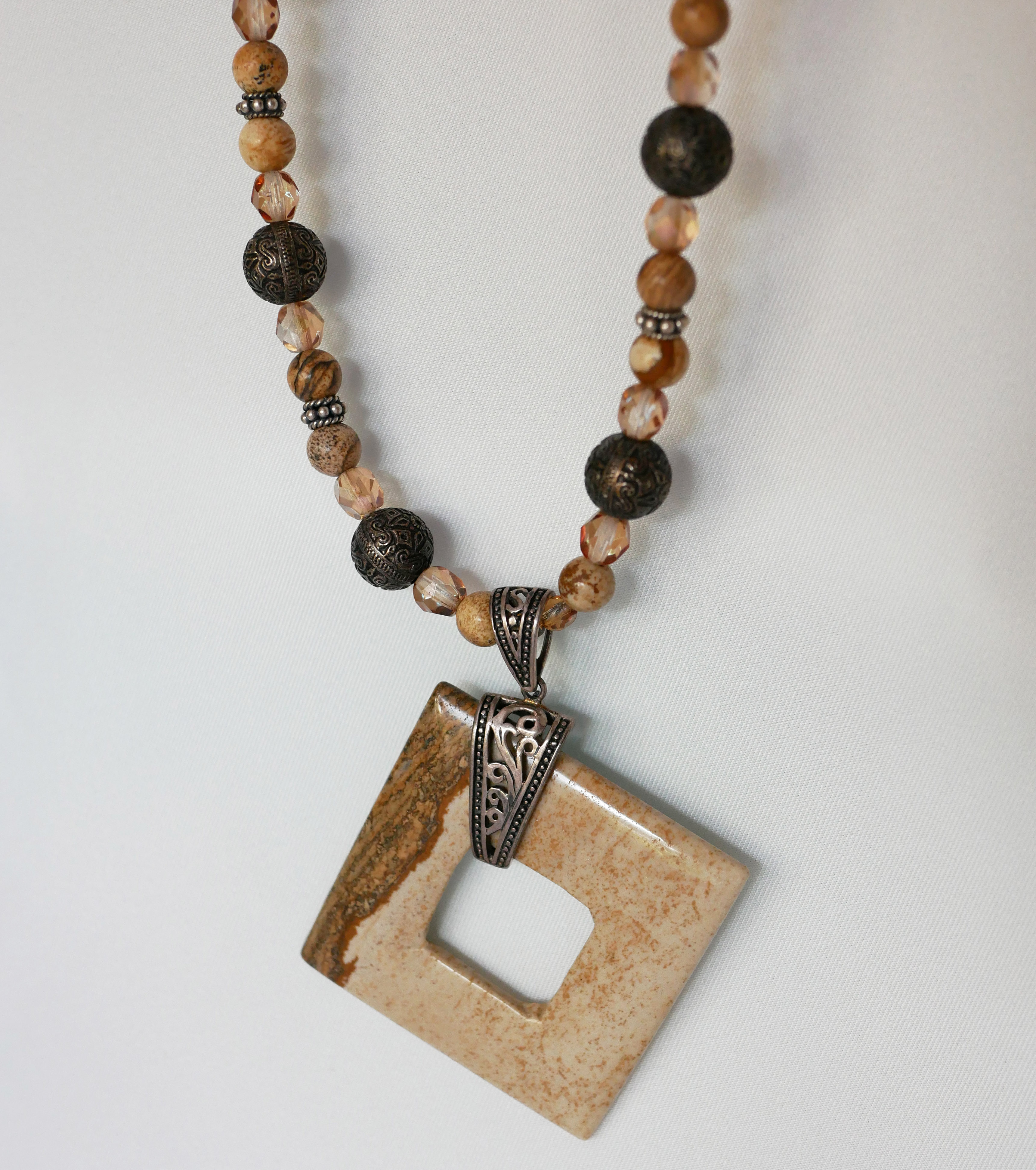 Square Jasper och Bali pärlor halsband
