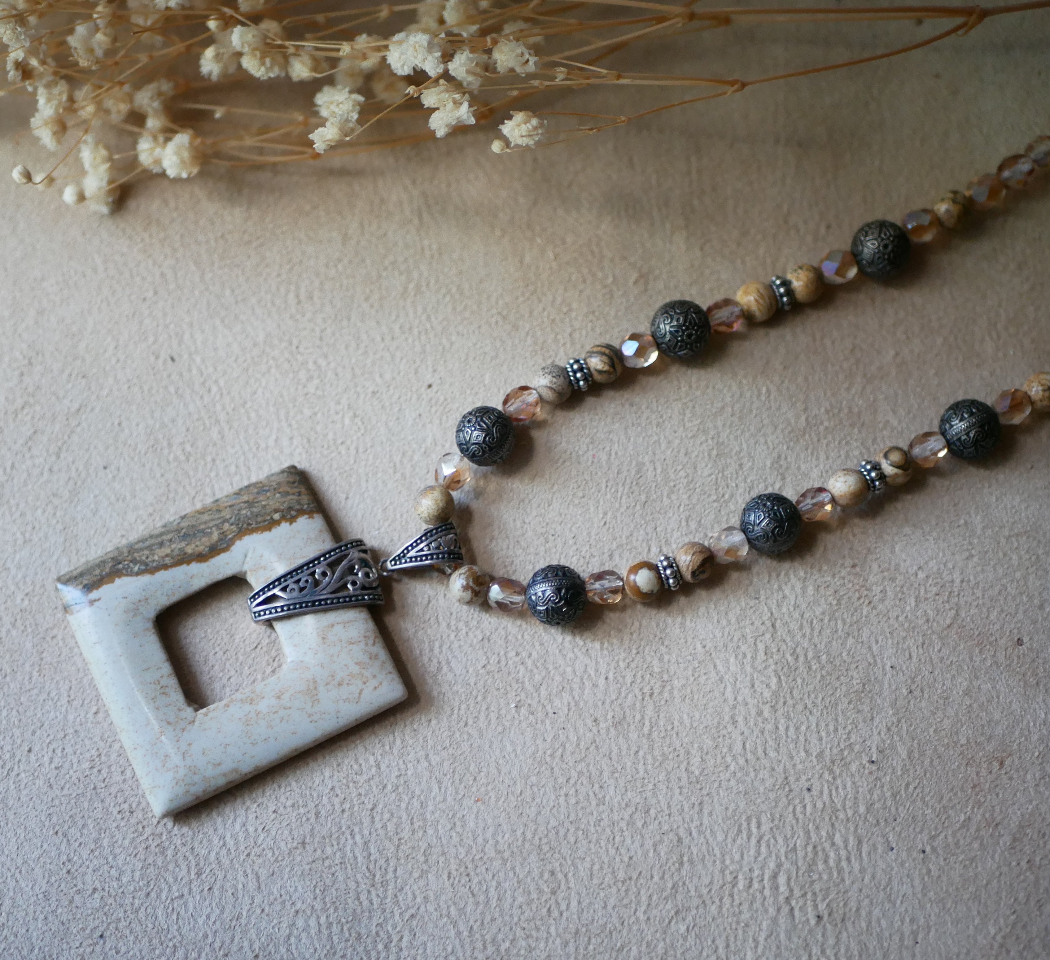 Square Jasper och Bali pärlor halsband