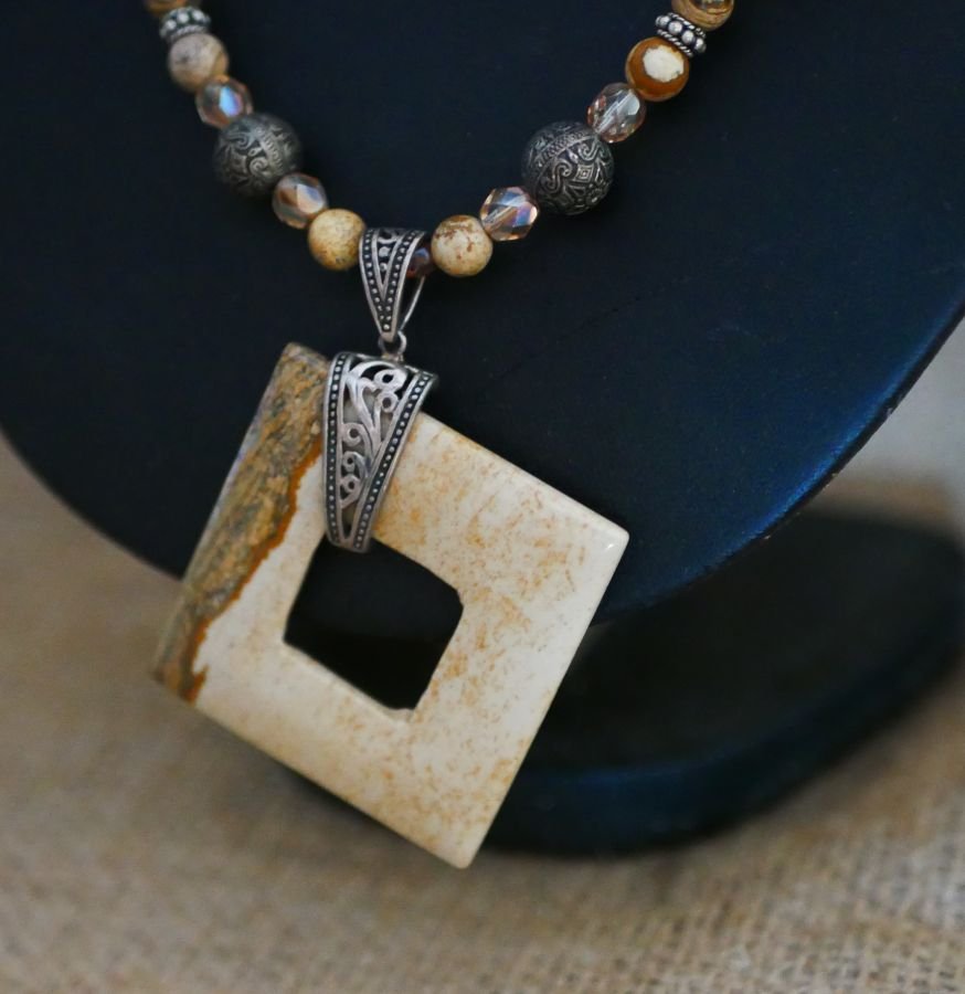 Square Jasper och Bali pärlor halsband