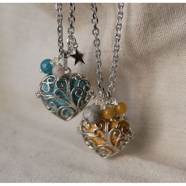 Halsband h&auml;ngande Hj&auml;rtl&aring;da med lavasten i valfri f&auml;rg Alla hj&auml;rtans dag present