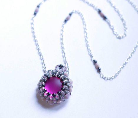 Queensland rosa hängande halsband
