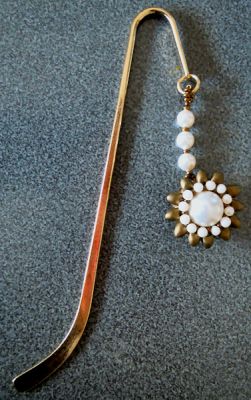 Magatama Crown Bookmark guld