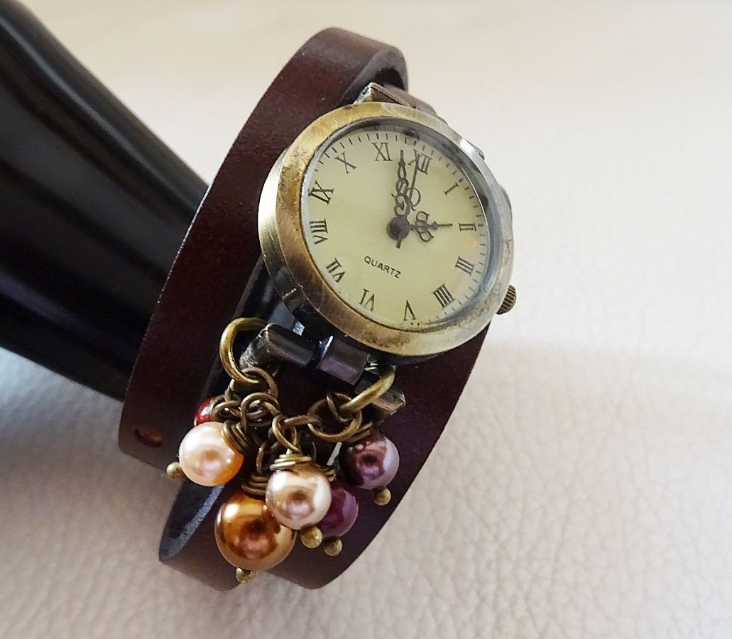 Montre bracelet 3 tours  cuir Marron  perles nacr&eacute;es
