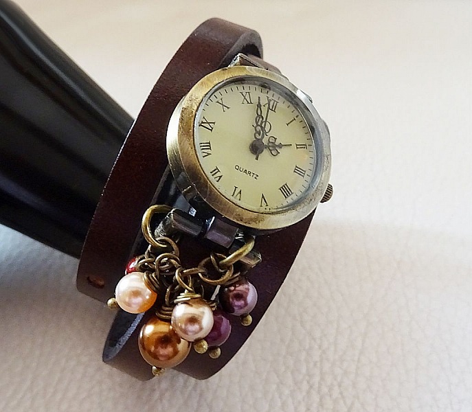 Montre bracelet 3 tours  cuir Marron  perles nacr&eacute;es