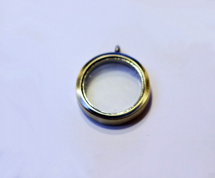 Medaljong glasl&aring;da F&ouml;rgylld brons 30 mm skatt h&auml;nge