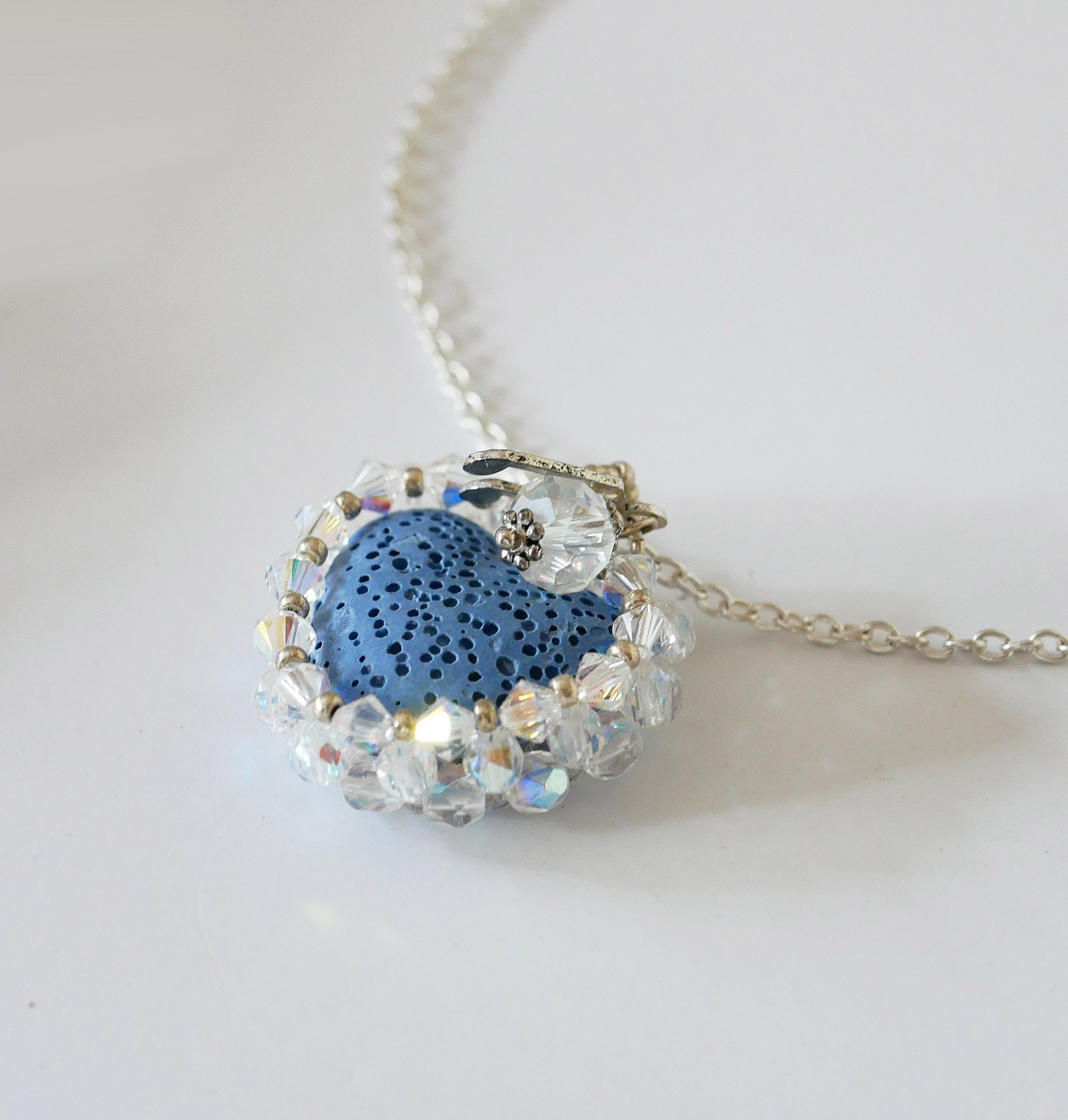 H&auml;nge Bl&aring; lavasten hj&auml;rta p&aring; silverkedja