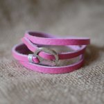 Läderarmband Fuchsia fin trippel sväng
