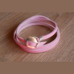 Rosa läderarmband trippel sväng