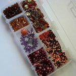 Boite de perles en mélange ambre/pêche/orange/rouge - 360 gr
