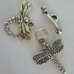 Silver T-lås Dragonfly och charm