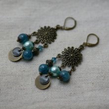 Bohemian Chandeliers och blå pärlor örhängen