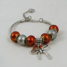 Silverarmband med orangefärgade pärlor och rosett
