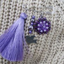 Lila vänskapsbrosch med Pompon 