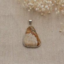 Cabochon hänge i landskap jaspis sten, triangulär form