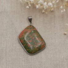Cabochon hängsmycke med unakit sten 