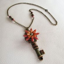 Nyckel och blomma hängande halsband med pärlor på kedja