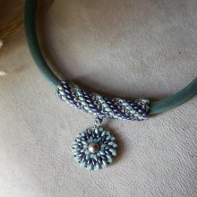 Halsband läder hänge Regaliz pärlor Lila/grön