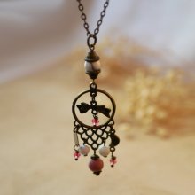 Halsband med bohemiskt hänge och naturstenar 