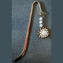 Magatama Crown Bookmark guld