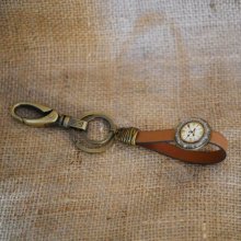 Nyckelring i läder med Gousset cabochon 